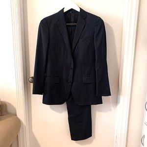 Men’s suit, size 33, Bonobos, like new,Store Price: $375,
Actual price:$35